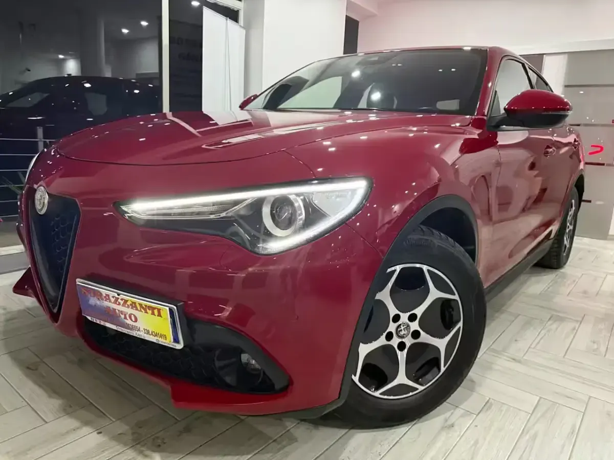 Usata Alfa Romeo Stelvio 160 CV (117 kW) 2023 Rosso SUV