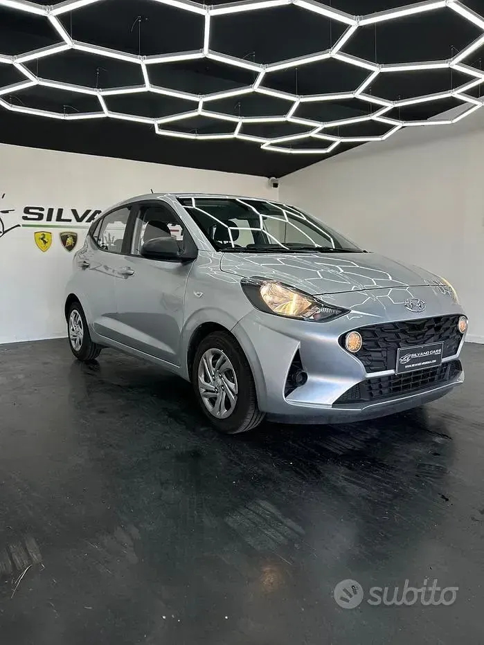 Usata Hyundai i10 Advanced 69 CV (50 kW) 2023 Grigio Utilitaria