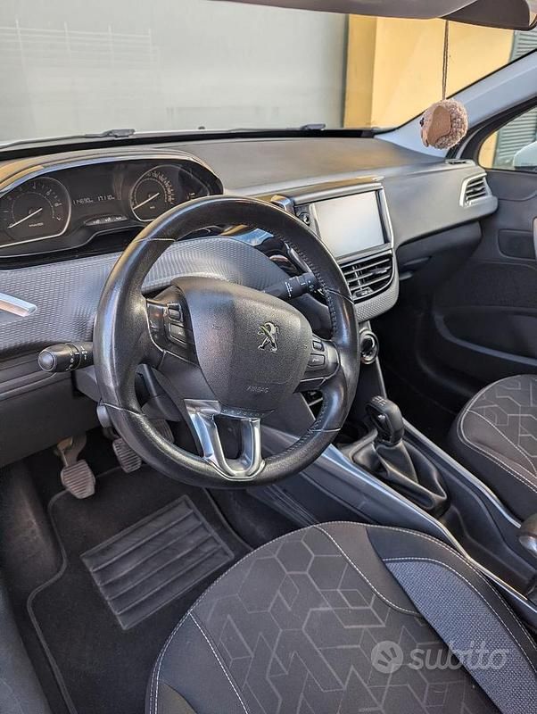 Usata Peugeot 2008 Active 82 CV (60 kW) 2016 Bianco SUV