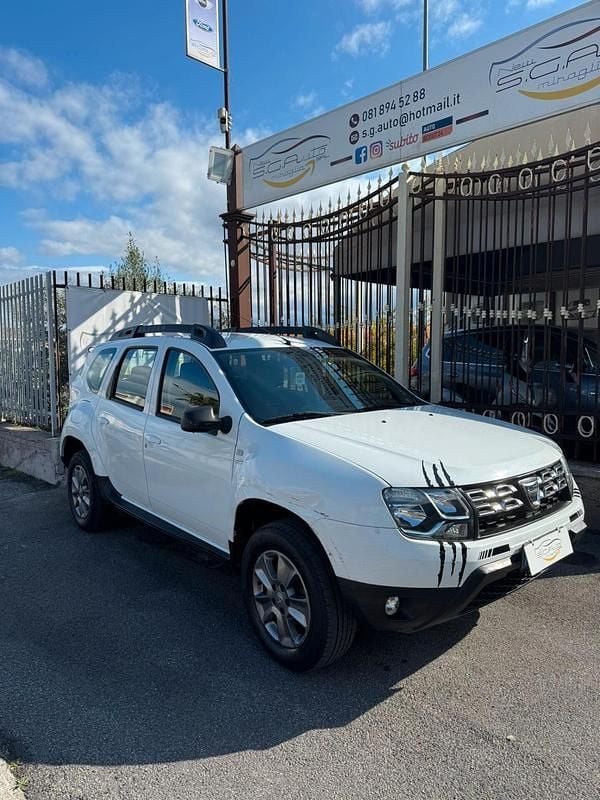 Usata Dacia Duster Lauréate 104 CV (76 kW) 2015 Bianco SUV