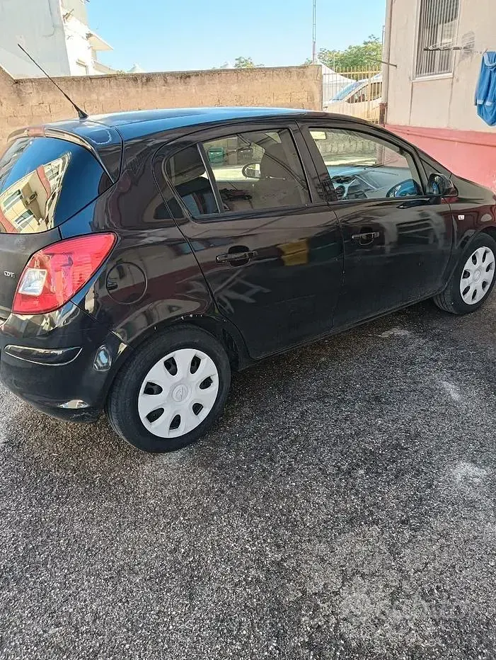 Usata Opel Corsa Cosmo 90 CV (66 kW) 2011 Nero Utilitaria