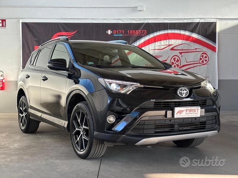 Nero Usata 2016 Toyota RAV4 Lounge SUV | 9900 € (Super prezzo) - Immagine 1/4