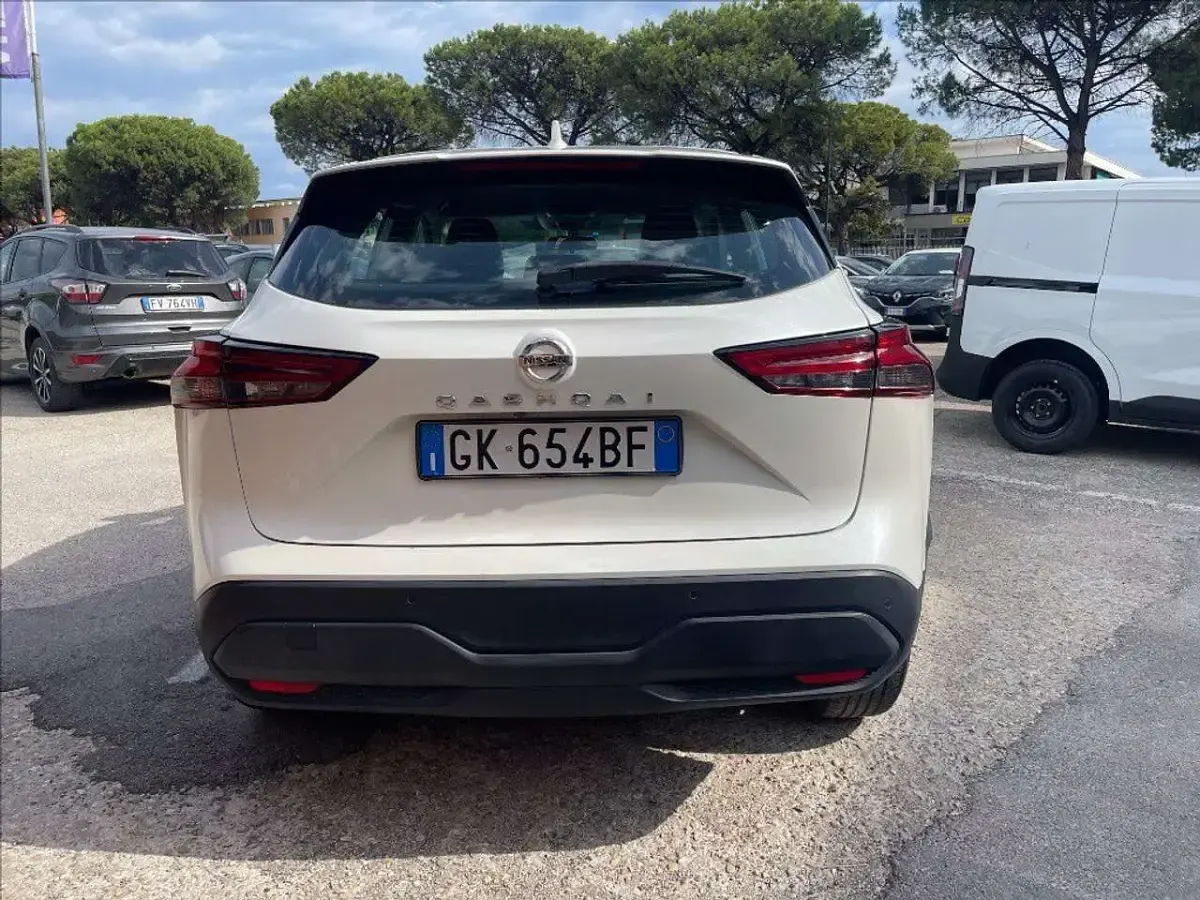 Usata Nissan Qashqai Acenta 140 CV (102 kW) 2022 Bianco perlato SUV