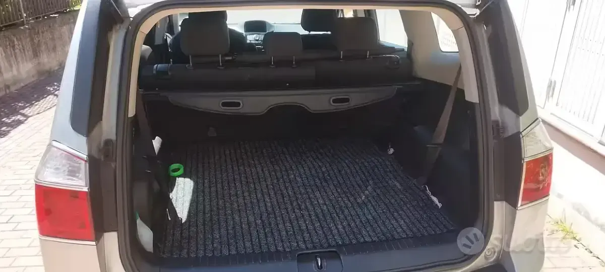 Usata Chevrolet Orlando LTZ 163 CV (119 kW) 2011 Grigio Monovolume