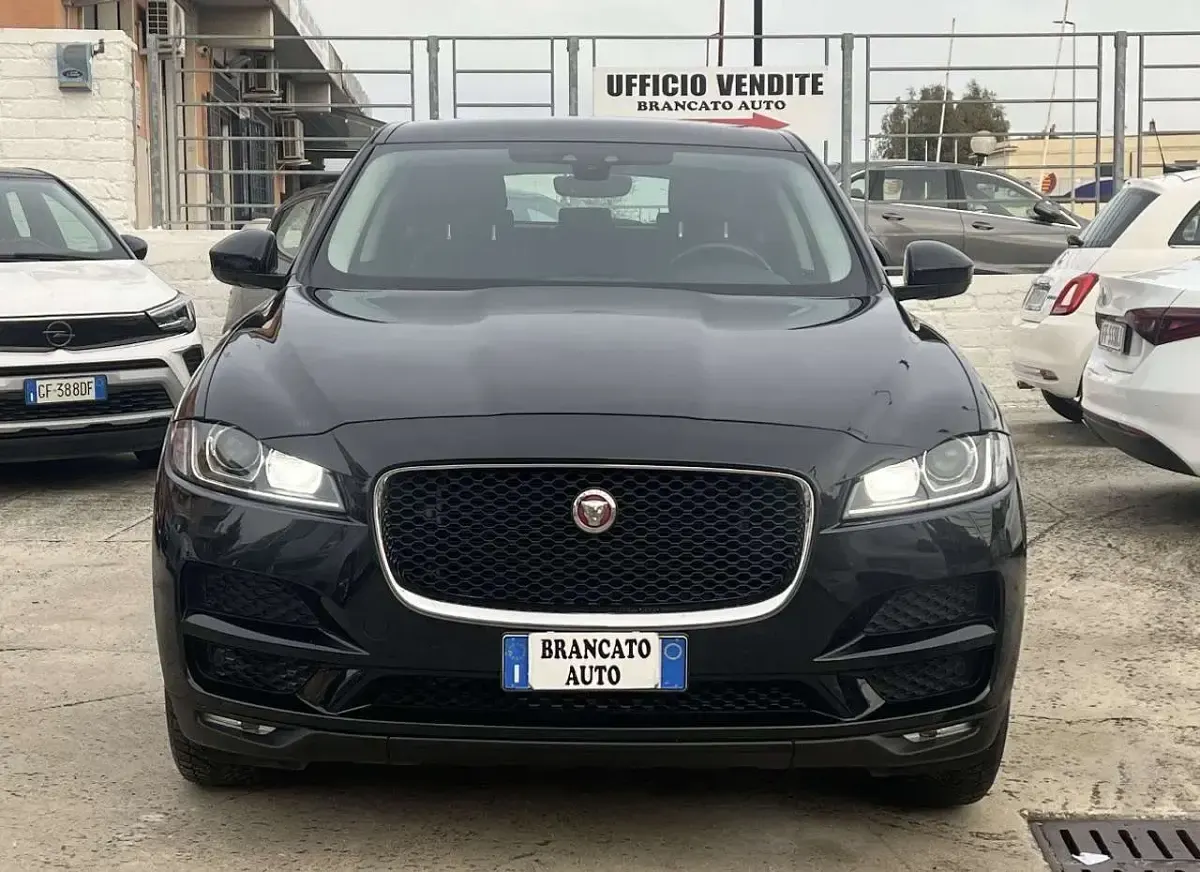 Usata Jaguar F-Pace 163 CV (119 kW) 2019 Nero SUV