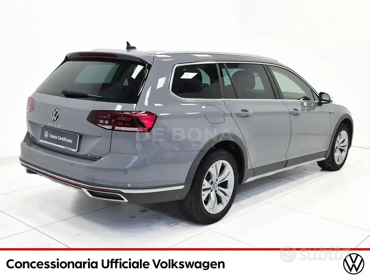 Usata VW Passat 200 CV (147 kW) 2024 Grigio Station wagon