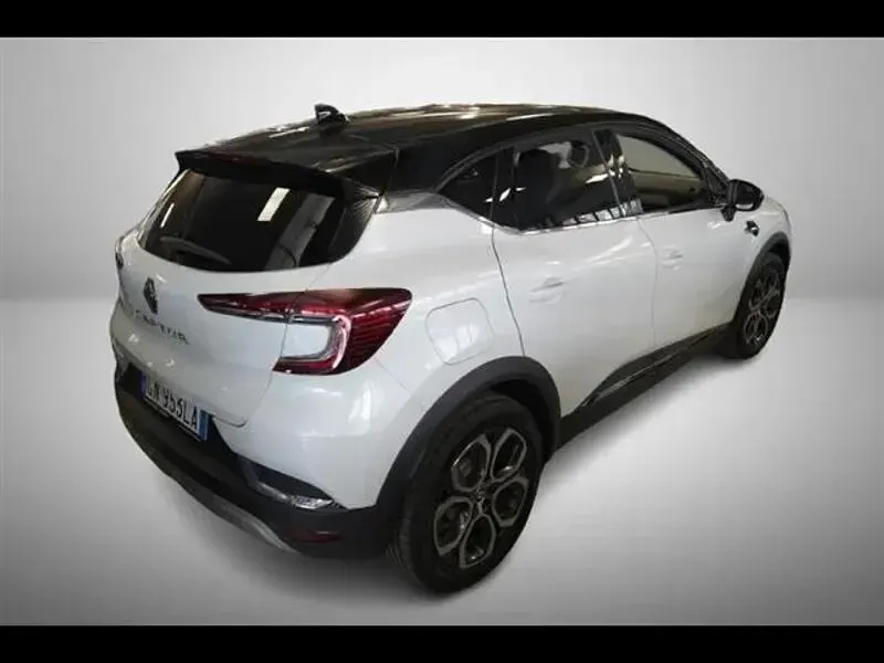 Usata Renault Captur Intens 100 CV (73 kW) 2023 Grigio chiaro SUV