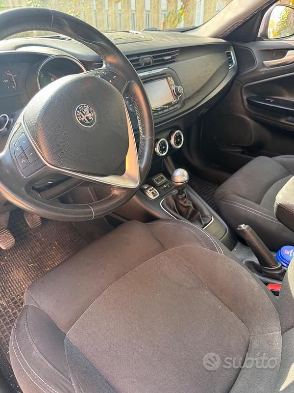 Usata Alfa Romeo Giulietta 120 CV (88 kW) 2016 Grigio Berlina