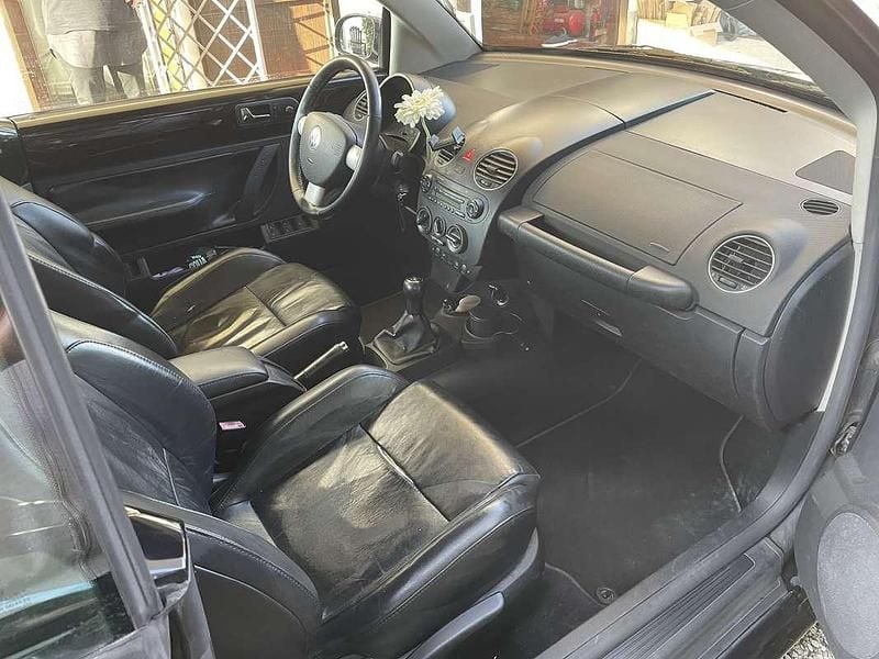 Usata VW New Beetle 105 CV (77 kW) 2007 Nero Utilitaria