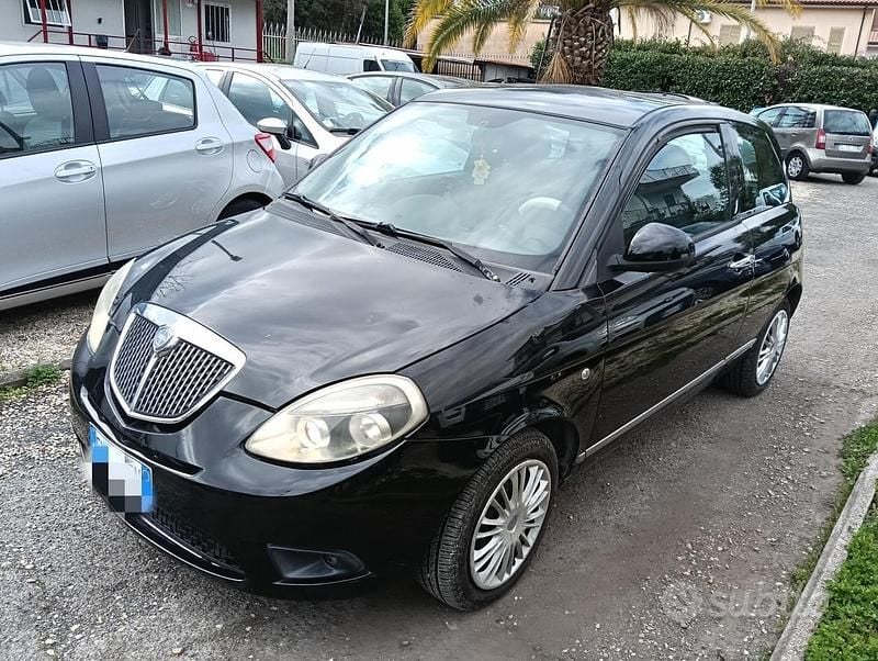 Usata Lancia Ypsilon 75 CV (55 kW) 2011 Nero Utilitaria