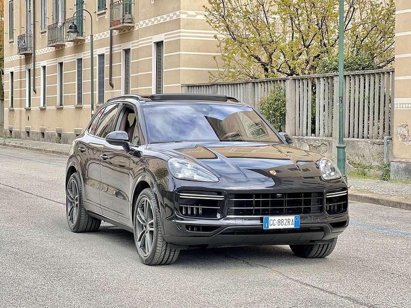 Usata Porsche Cayenne Turbo 549 CV (403 kW) 2021 Nero jet metallizzato SUV