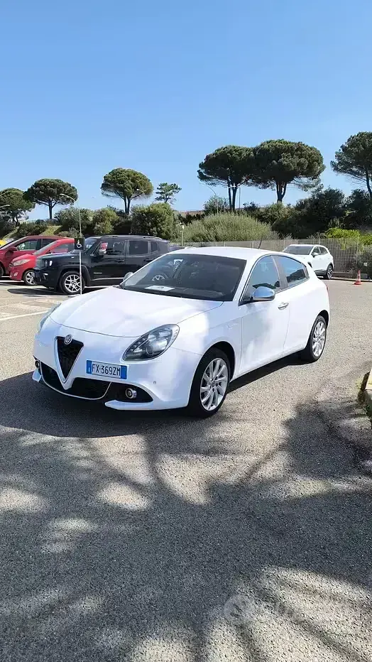 Usata Alfa Romeo Giulietta Super 120 CV (88 kW) 2019 Bianco Utilitaria
