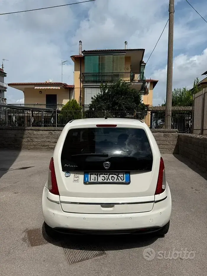 Usata Lancia Musa 90 CV (66 kW) 2012 Bianco Monovolume