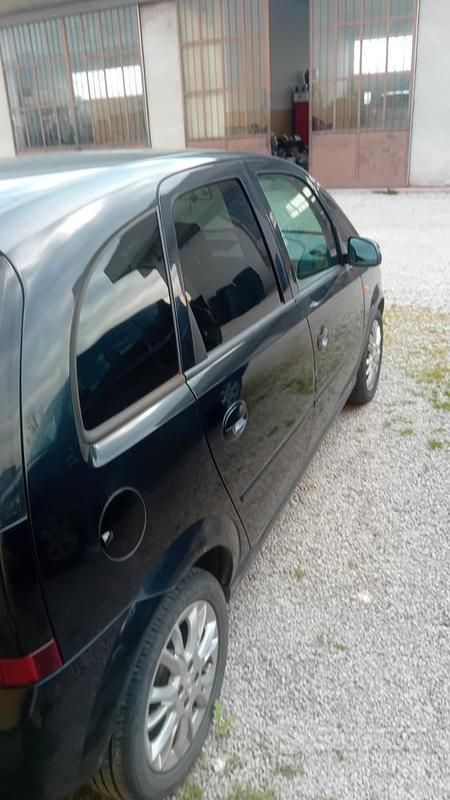 Usata Opel Meriva 90 CV (66 kW) 2009 Nero Monovolume