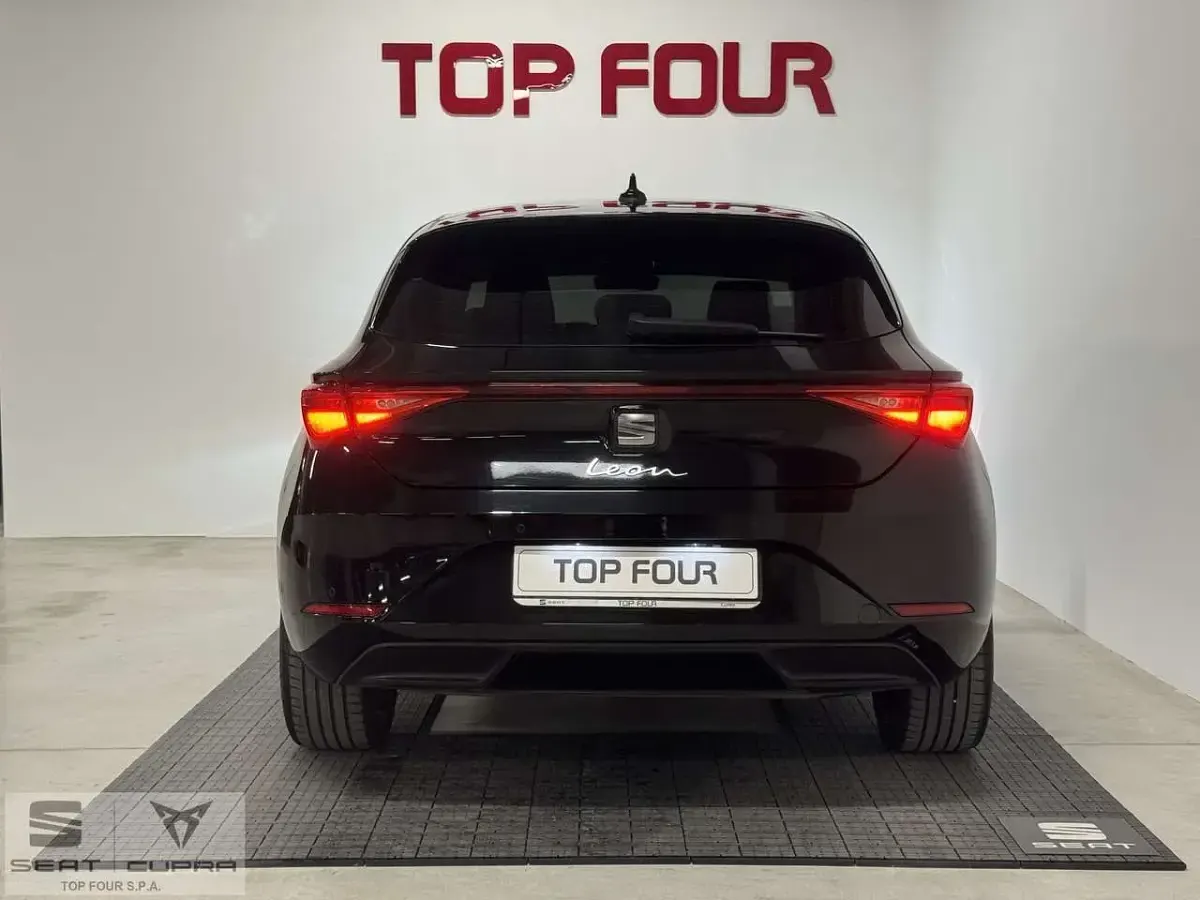 Usata Seat Leon Style 131 CV (96 kW) 2022 Nero Berlina