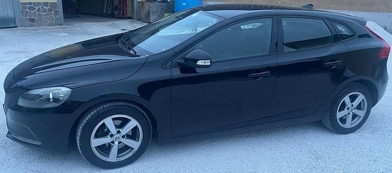 Usata Volvo V40 Kinetic 120 CV (88 kW) 2016 Nero Berlina