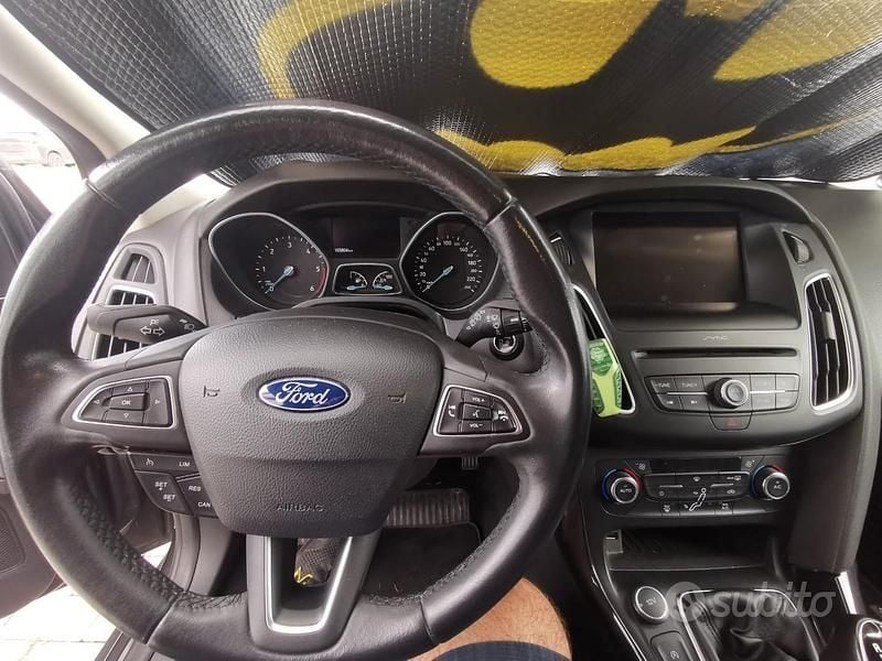 Usata Ford Focus 150 CV (110 kW) 2016 Grigio Station wagon