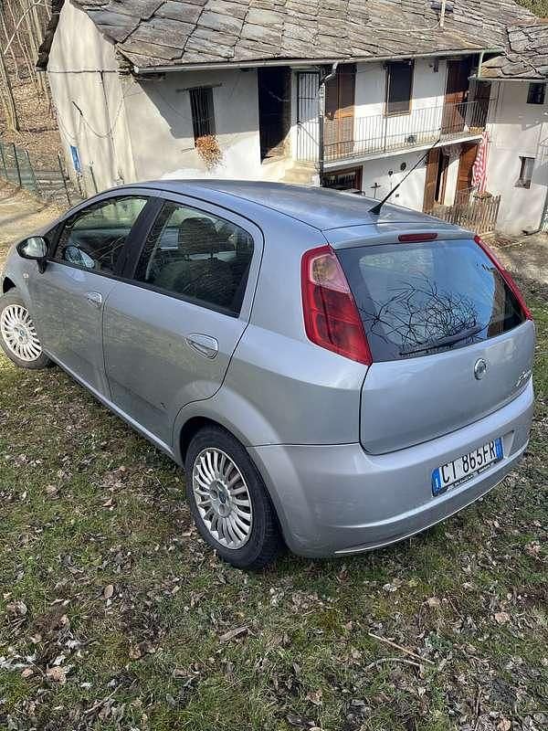 Usata Fiat Punto Dynamic 69 CV (50 kW) 2005 Utilitaria