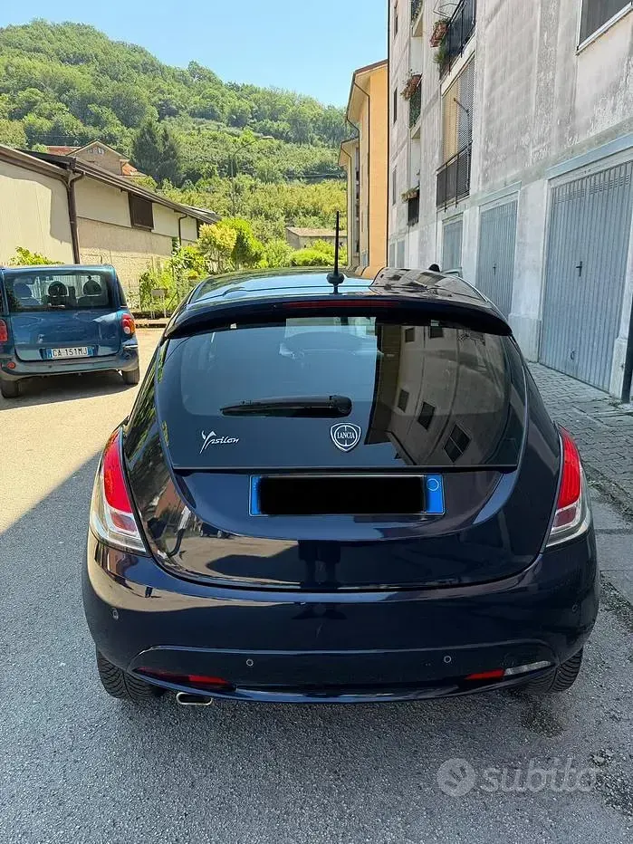 Usata Lancia Ypsilon Gold 69 CV (50 kW) 2018 Bluazzurro Utilitaria