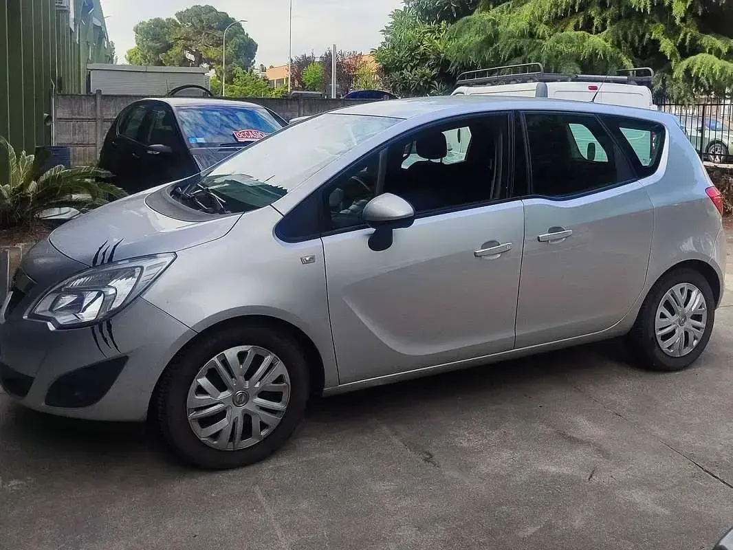 Usata Opel Meriva 75 CV (55 kW) 2010 Argento Monovolume