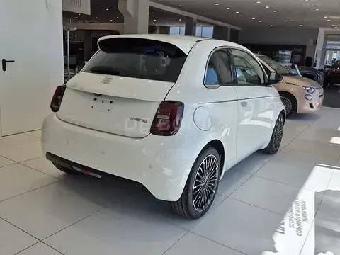 Nuova Fiat 500 La Prima 65 CV (47 kW) 2026 Bianco Utilitaria