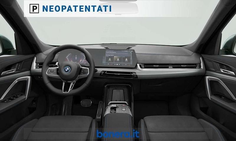 Nuova BMW iX1 M Sport 150 kW (204 CV) 2026 Cape york green metallizzato SUV