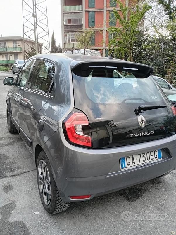 Usado Renault Twingo 90 HP (66 kW) 2019 Cinzento Citadino