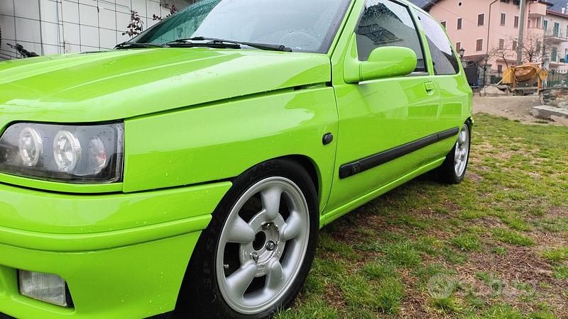Usata Renault Clio 135 CV (99 kW) 1995 Verde Utilitaria