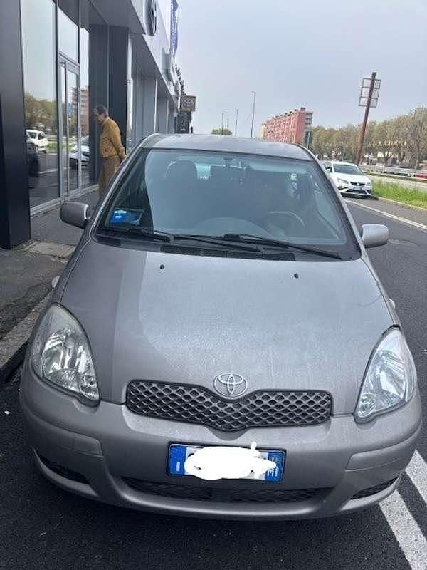 Usata Toyota Yaris Sol 65 CV (47 kW) 2003 Grigio Utilitaria
