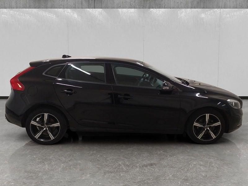 Usata Volvo V40 Kinetic 119 CV (87 kW) 2017 Nero Berlina