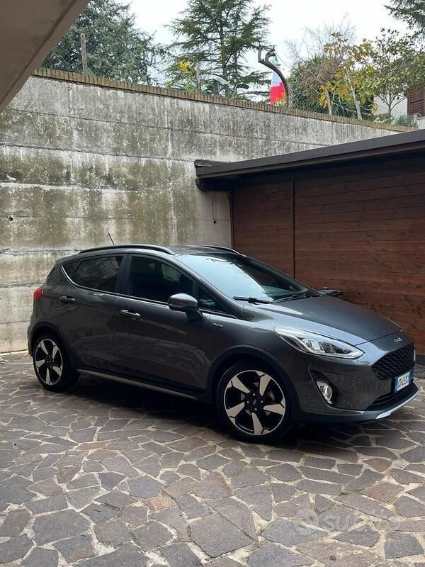 Grigio Usata 2021 Ford Fiesta Due volumi | 13.500 € - Immagine 1/4