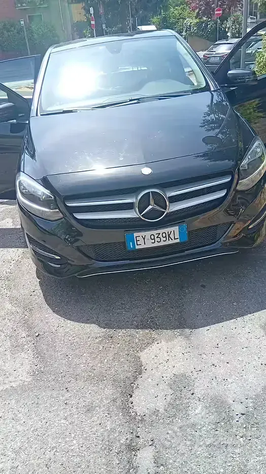 Usata Mercedes B180 109 CV (80 kW) 2015 Nero Utilitaria