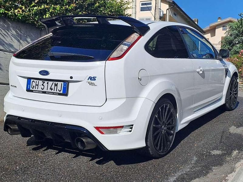 Bianco Usata 2011 Ford Focus RS Tre volumi | 44.500 € - Immagine 1/4