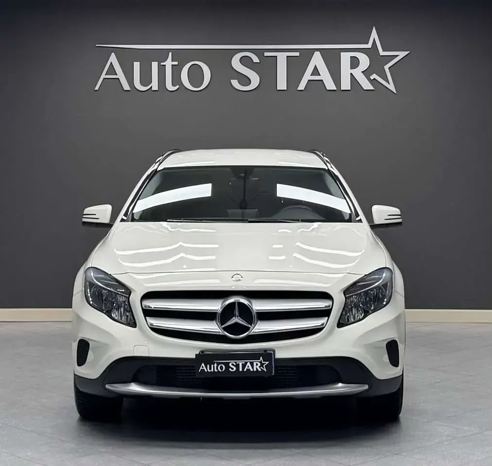 Usata Mercedes GLA200 136 CV (100 kW) 2016 Bianco SUV