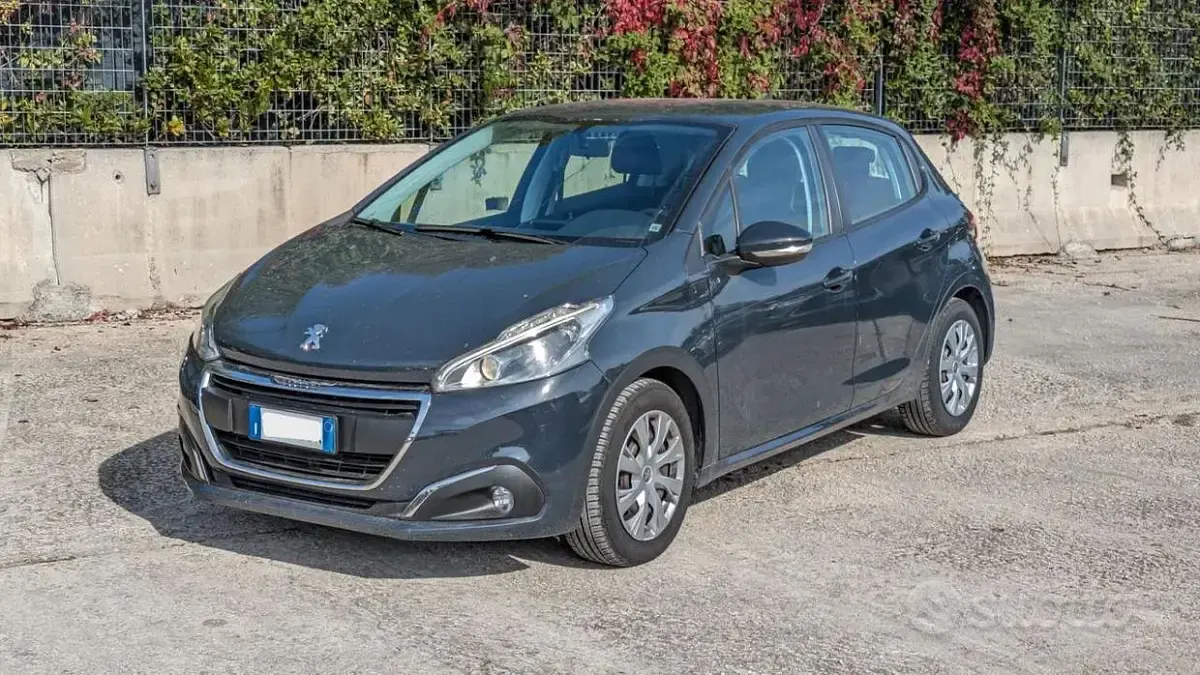 Usata Peugeot 208 83 CV (61 kW) 2019 Nero Utilitaria