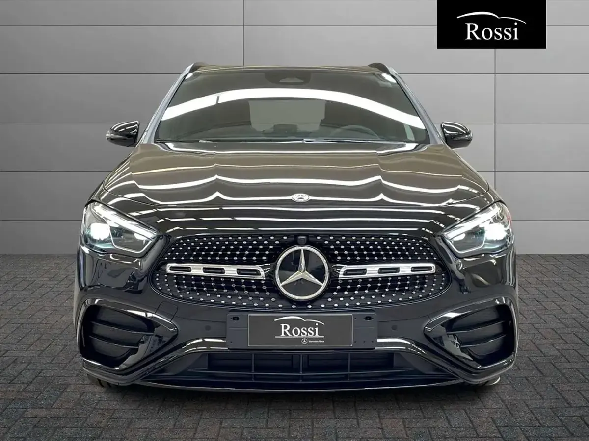 Nuova Mercedes GLA180 116 CV (85 kW) 2026 Nero cosmo SUV
