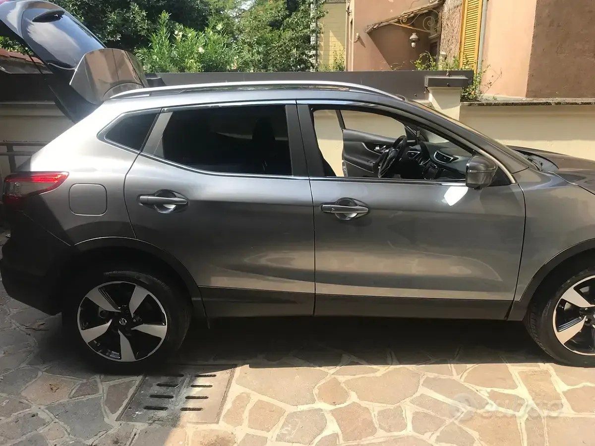 Usata Nissan Qashqai 131 CV (96 kW) 2016 Grigio SUV