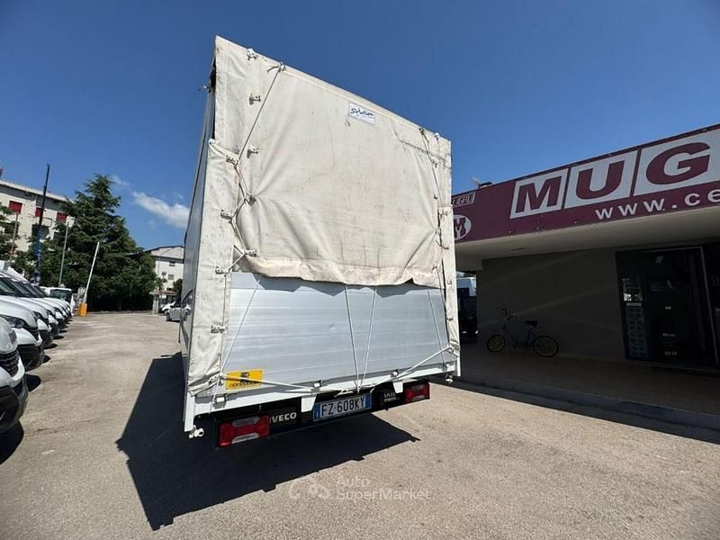 Usata Iveco Daily 140 CV (102 kW) 2020 Blu