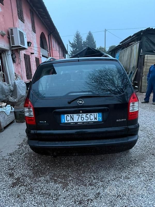 Usata Opel Zafira 101 CV (74 kW) 2004 Nero Monovolume