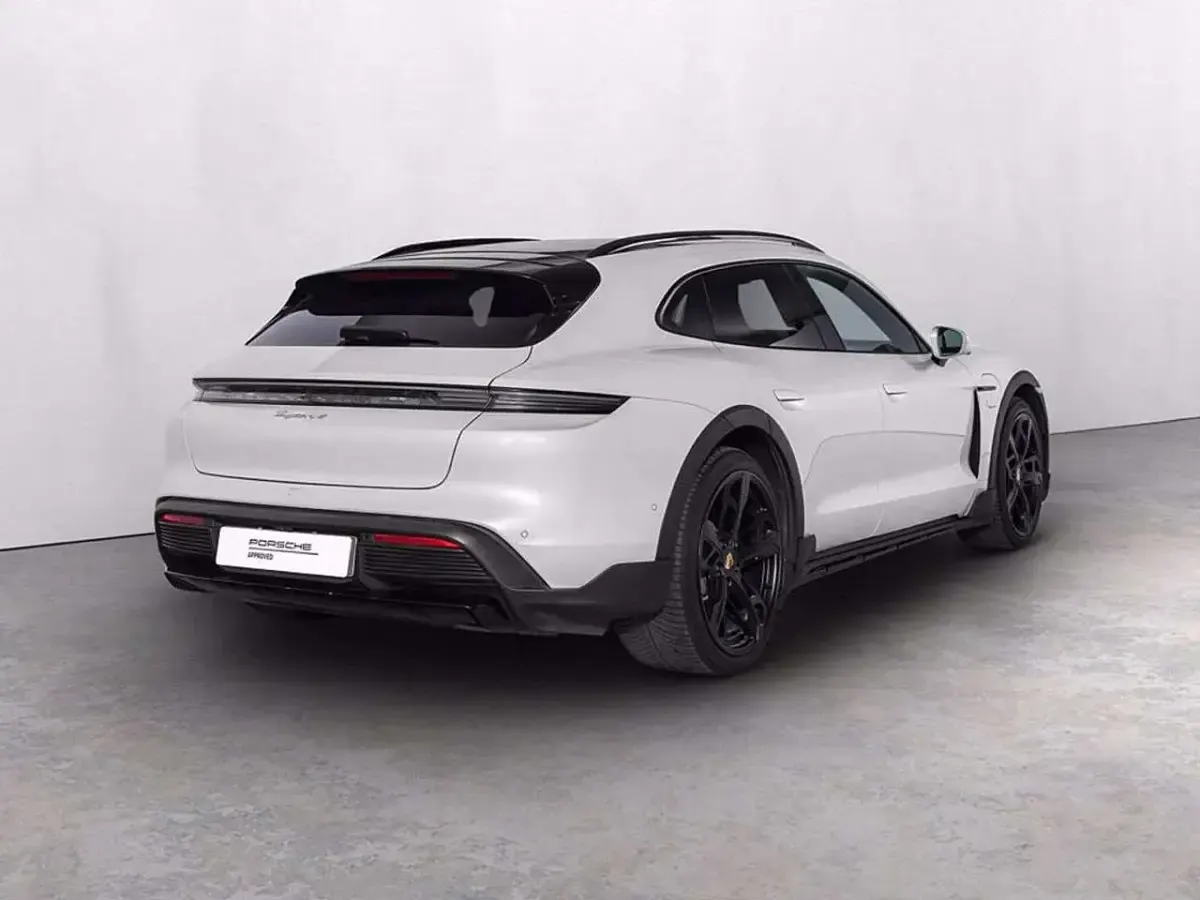 Usata Porsche Taycan Cross Turismo 350 kW (476 CV) 2024 Grigio ghiaccio metallizzato Berlina