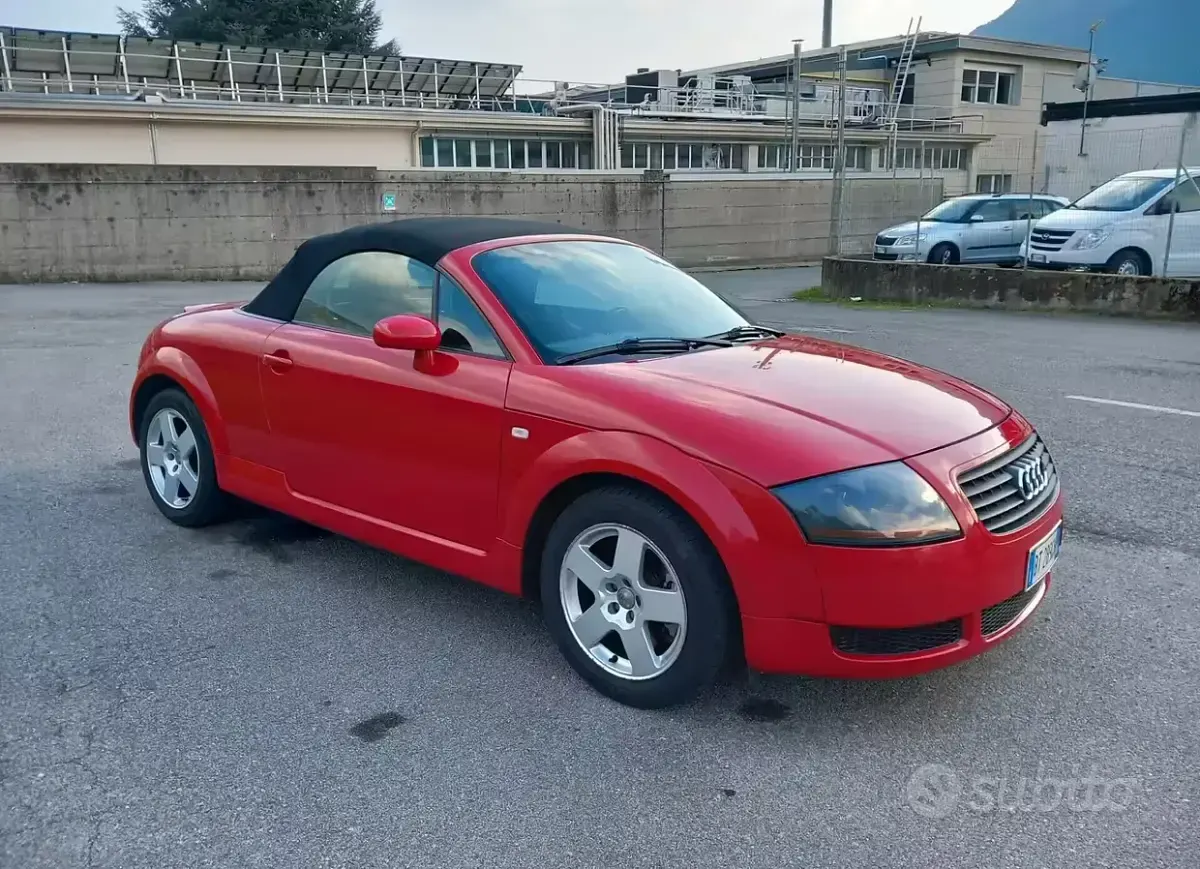 Usata Audi TT Roadster 150 CV (110 kW) 2001 Rosso Cabrio