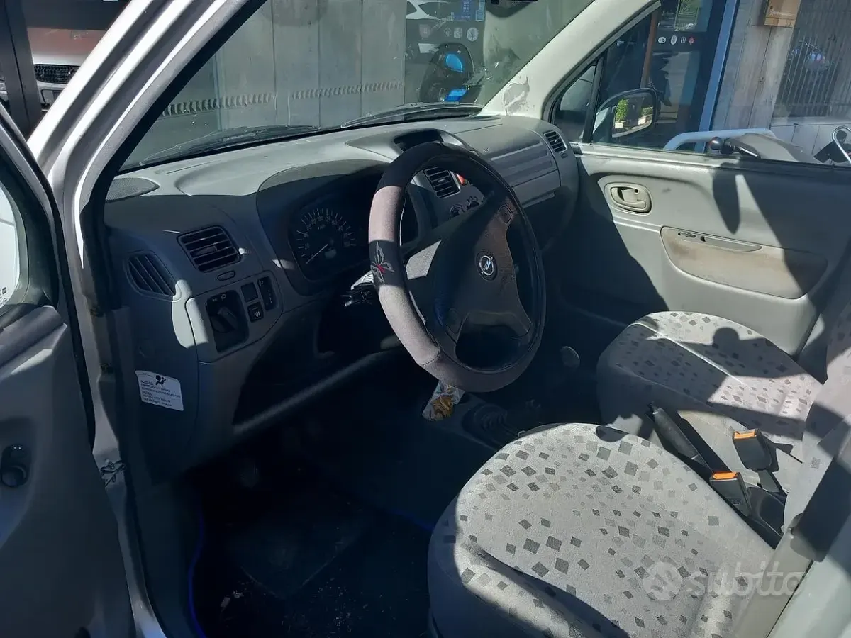 Usata Opel Agila 75 CV (55 kW) 2002 Grigio Monovolume