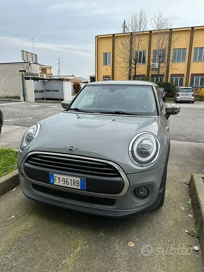 Usata Mini ONE 75 CV (55 kW) 2020 Grigio Utilitaria