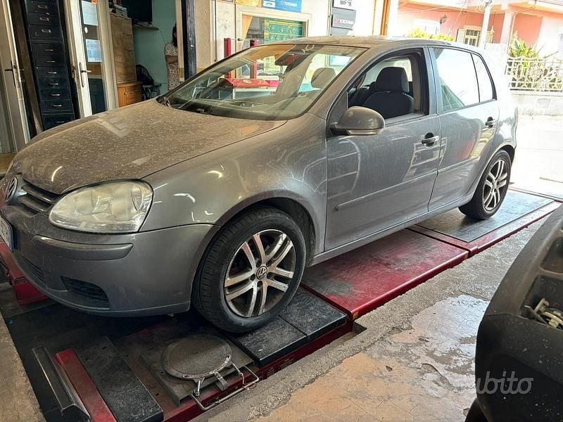 Grigio Usata 2007 VW Golf Tre volumi | 2000 € (Super prezzo) - Immagine 1/4