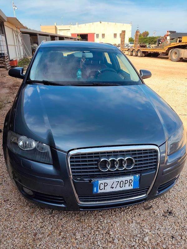 Grigio Usata 2004 Audi A3 Tre volumi | 3500 € (Molto cara) - Immagine 1/4