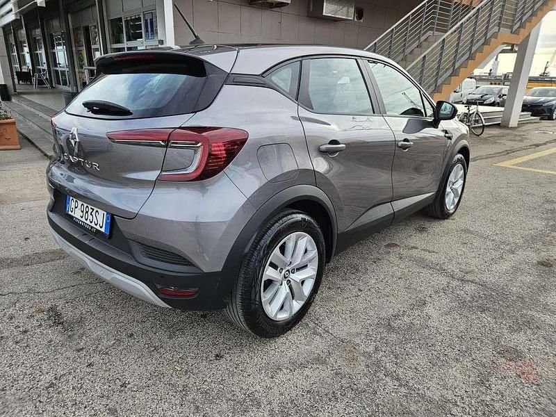 Usata Renault Captur Equilibre 101 CV (74 kW) 2023 Grigio SUV