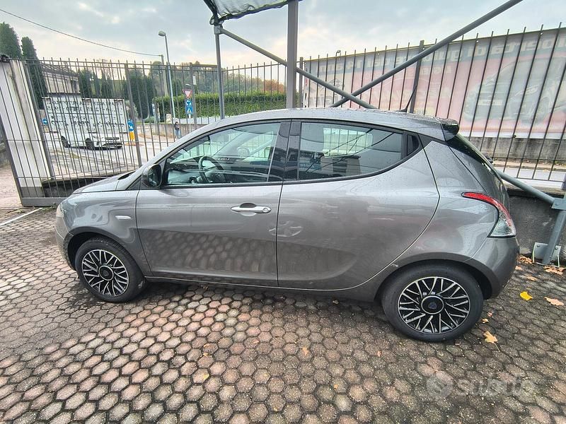 Usata Lancia Ypsilon S 69 CV (50 kW) 2024 Grigio Utilitaria