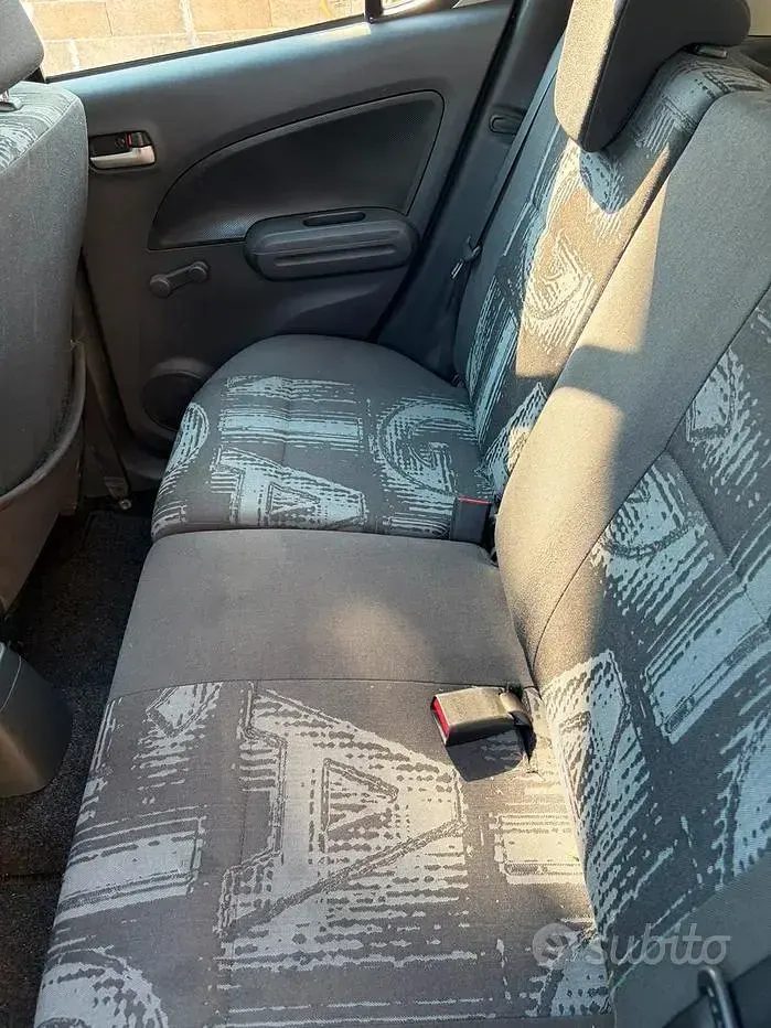 Usata Opel Agila 65 CV (47 kW) 2012 Grigio Utilitaria