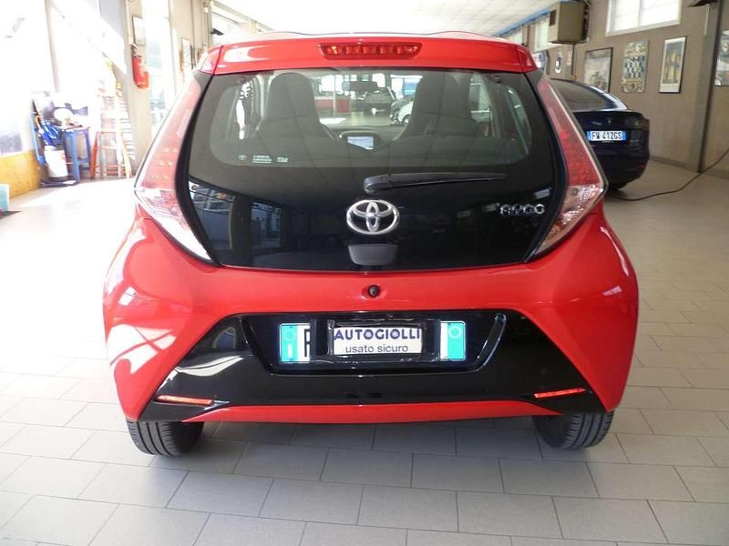 Usata Toyota Aygo X-wave 69 CV (50 kW) 2016 Rosso Utilitaria