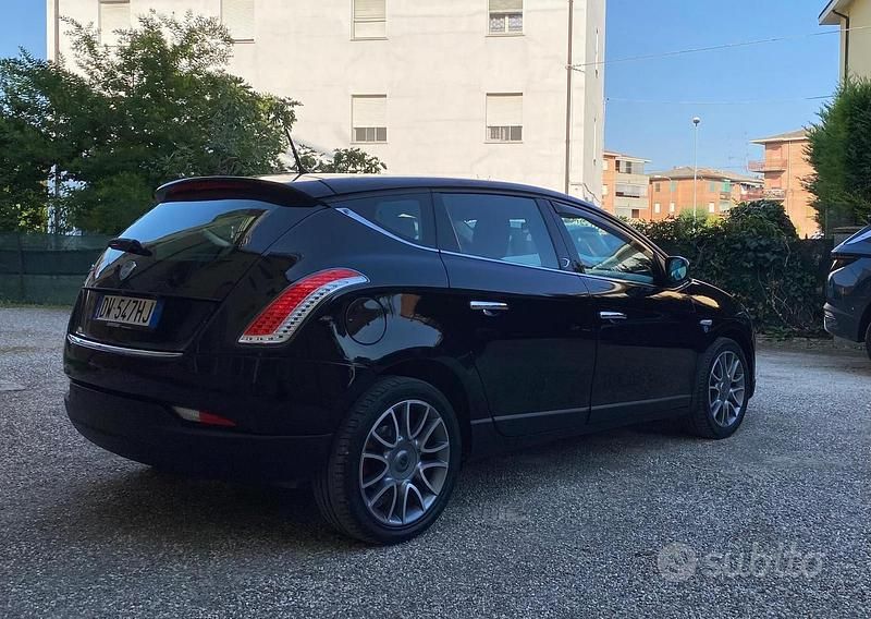 Usata Lancia Delta 120 CV (88 kW) 2009 Utilitaria